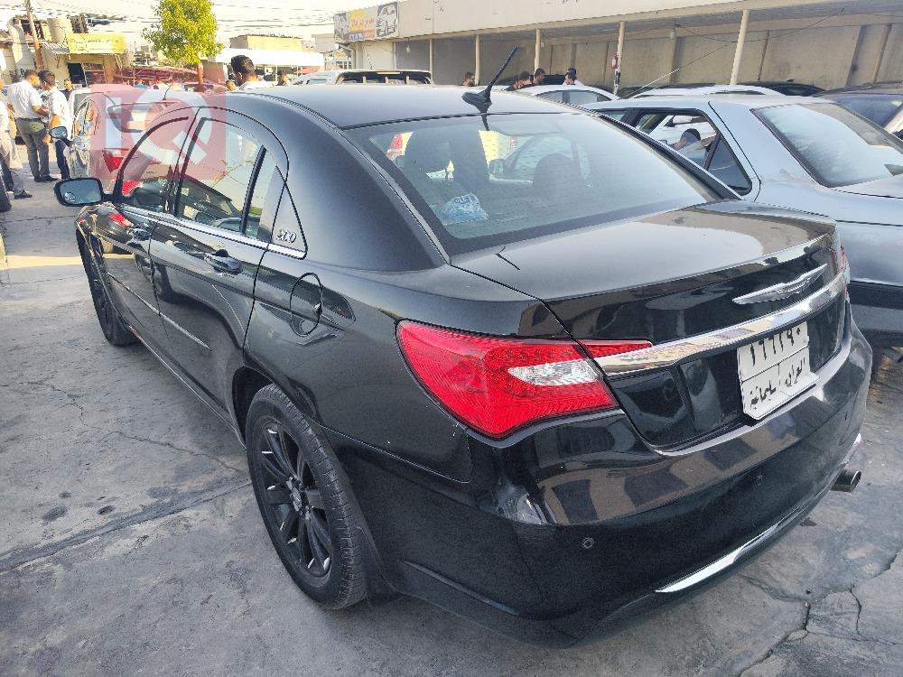 Chrysler 200